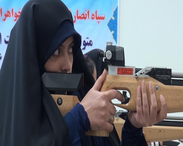 مسابقه تیر اندازی بانوان بسجی همدان +تصاویر