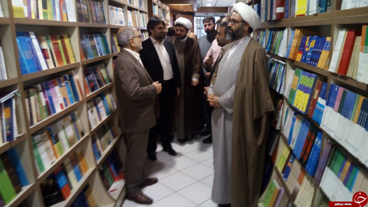 کتاب گردی در قم با حضور مسئولین استانی+تصاویر