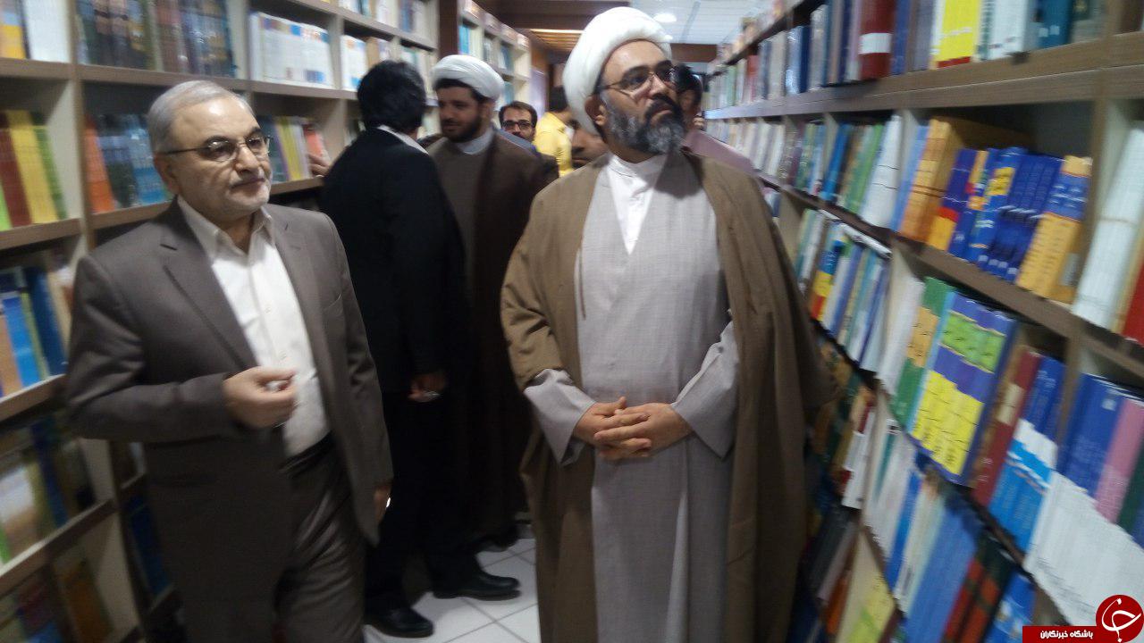 کتاب گردی در قم با حضور مسئولین استانی+تصاویر