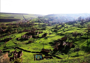 روستای «کلانسورا» در گرمی قابلیت تبدیل به موزه معماری روستایی را دارد