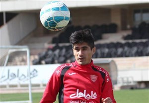 مدافع پرسپولیس به استقلال می پیوندد