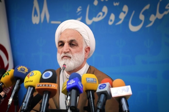 دختر رئیس قوه قضائیه با هیچ سرویسی در ارتباط نیست/ حنجره خود را درباره موسسات مالی پاره کردم/ پرونده برادر روحانی ارتباطی با پرونده بقایی ندارد/ احمدی&zwnj;نژاد هنوز محاکمه نشده است/ ممنوع التصىويری رئیس دولت اصلاحات مصوبه شورای عالی امنيت ملی