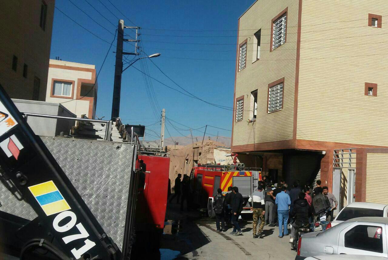 اطفاء حریق منزل مسکونی توسط آتشنشانان