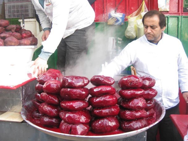 عرضه چغندر خیابانی سبب بروز بیماری&zwnj;های مختلف/ احتمال استفاده از رنگ&zwnj;های غیر مجاز در چغندرهای دوره&zwnj;گرد