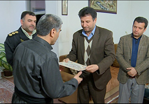 دیدار جمعی از مسئولان با دو خانواده شهید و جانباز