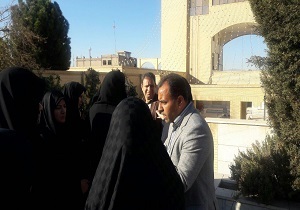تجمع بانوان معلم حق التدریسی اردکان در مقابل فرمانداری