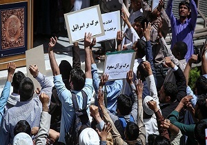 طلاب غیر ایرانی تجمع اعتراض آمیز برگزار کردند