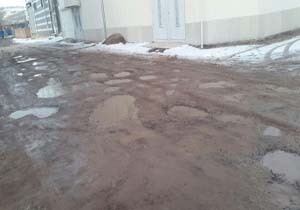 کمبود روکش آسفالت در خیابان&zwnj;های بستان&zwnj;آباد + تصاویر