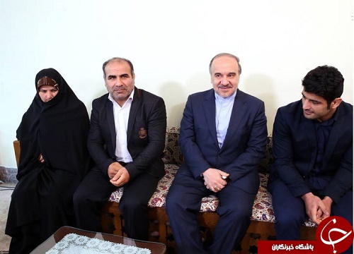 غافلگیری قهرمان از هدیه رهبر انقلاب/ هدف من طلای المپیک است +تصاویر غافلگیری قهرمان از هدیه رهبر انقلاب/ هدف من طلای المپیک است +تصاویر