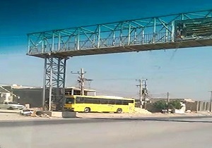 پل عابر پیاده&zwnj;ای که نیمه&zwnj;کاره رها شد + فیلم