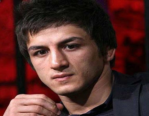 عکس یادگاری قهرمان بلند آوازه کشتی دنیا و المپیک با حمید سوریان
