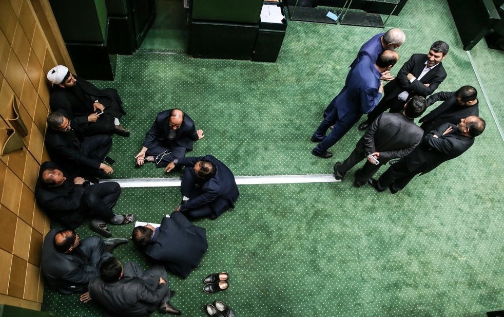 کارت زرد مجلس چه کارکردی رادر نظارت بیشتر دارد.
