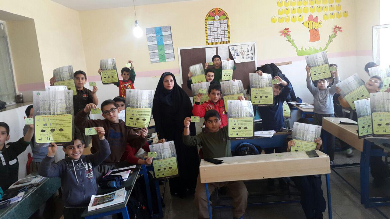برگزاری کلاس کاشت بذر بلوط برای دانش آموزان