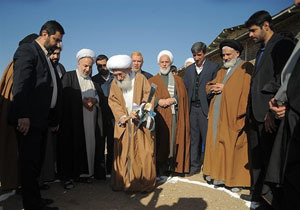 کلنگ احداث مدرسه علمیه امام جواد(ع) با حضور آیت‌الله نوری همدانی به زمین زده شد