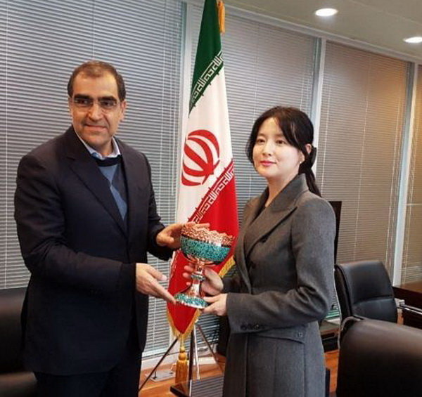 دیدار وزیر بهداشت با یانگوم/ از بازیگر جواهری در قصر نقدیر شد