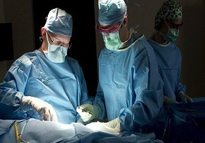 خارج کردن تومور ۳ کیلوگرمی از بدن مردی ۶۵ ساله