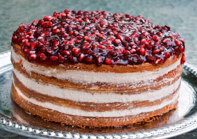 طرز تهیه کیک انار در شب یلدا