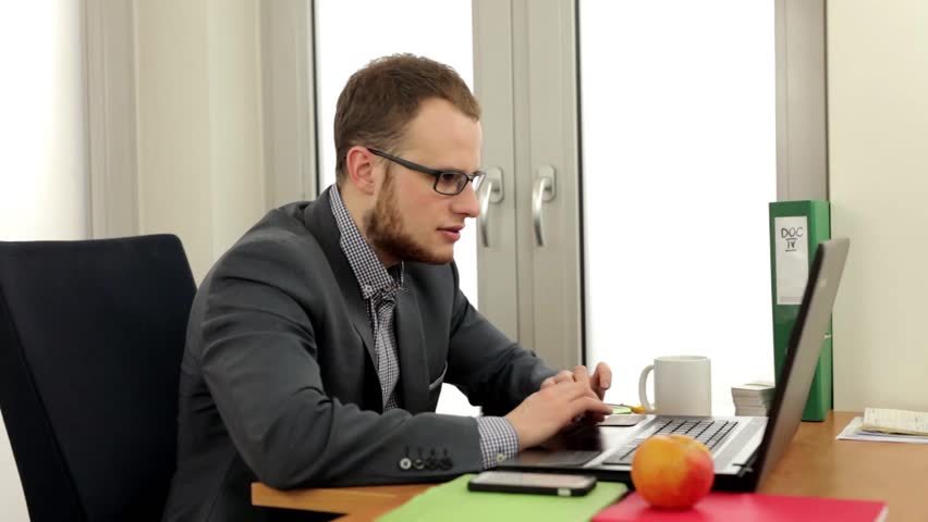 -این آلودگی&zwnj;ها درمحل کارباعث ابتلای شما به انواع بیماری&zwnj;ها می&zwnj;شود۲-عوامل ایجاد بیماری&zwnj;های خطرناک درمحل کارخود را شناسایی کنید۳-جانداران میکروسکوپی که روی میز کارتان زندگی می&zwnj;کنند را بشناسید۴-ابتلا به این بیماری&zwnj;ها از محل کارتان به وجود می&zwnj;آید