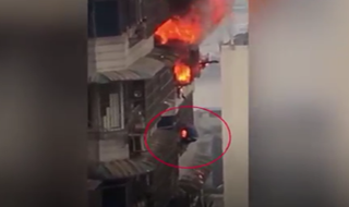 نجات معجزه آسای مردی معلق از برجی در آتش+فیلم