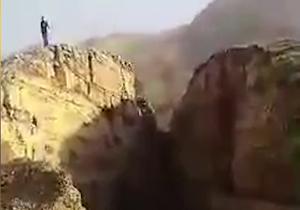 شکاف عجیب کوه‌ها بعد از زلزله روستائیان را شگفت‌زده کرد! + فیلم