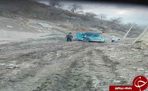 مسدود شدن راه روستایی &laquo;کمفه&raquo; بر اثر بارندگی + تصاویر