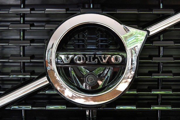 Volvo سواری در خیابان های تهران چقدر آب می خورد؟