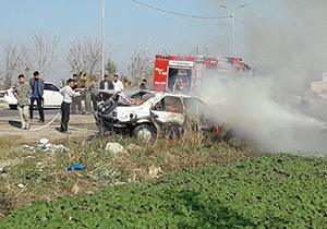 حریق خودرو ۴۰۵ در جاده آزادشهر
