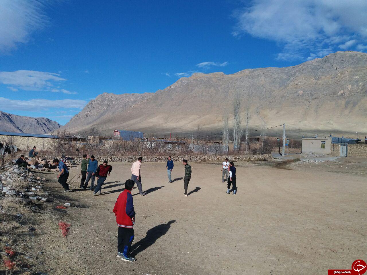 نبود مکان ورزشی در روستای &laquo;مرواریدره&raquo; + تصاویر