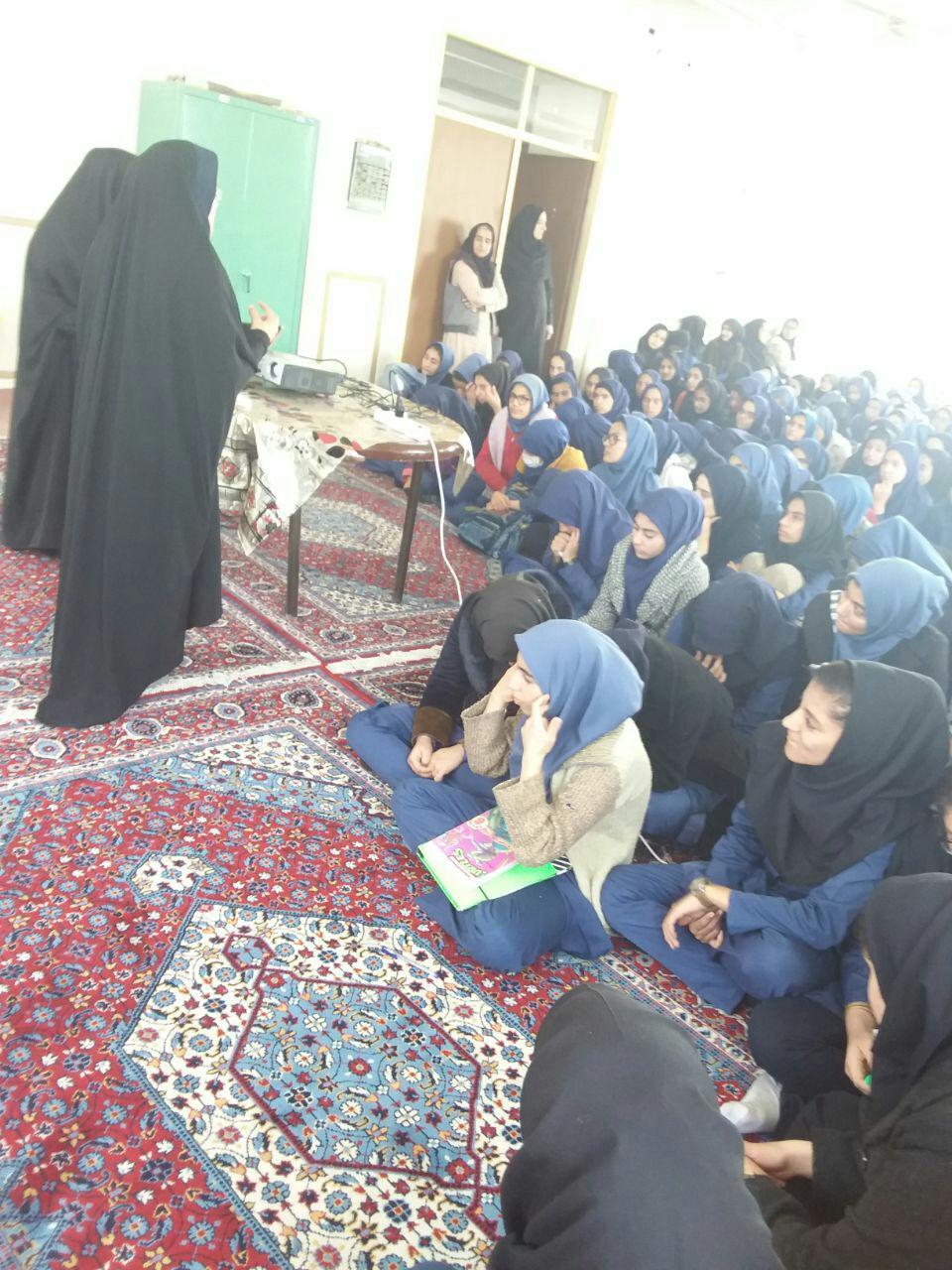 ارائه آموزش طرح تفکیک زباله از مبدا به ۱۸۰۰ دانش آموز زاهدانی