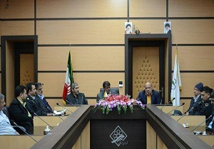 موقعیت جغرافیایی اردکان اهمیت حمل‌ونقل را دوچندان کرده است