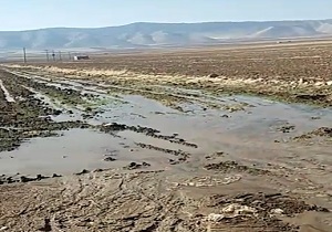 هدررفت آب شرب در زمین&zwnj;های کشاورزی کشماهور + فیلم