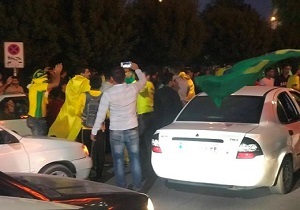 پایکوبی مردم آبادان پس از برد صنعت نفت