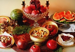 انفجار کالری در شب یلدا / هرگز پرخوری و با هم‌خوری نکنید!