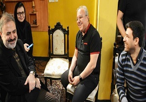 بازدید مدیر شبکه دو سیما از پشت صحنه سریال «هست و نیست»