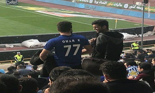 پیراهن قاتل پرسپولیس بر تن هوادار استقلال+عکس