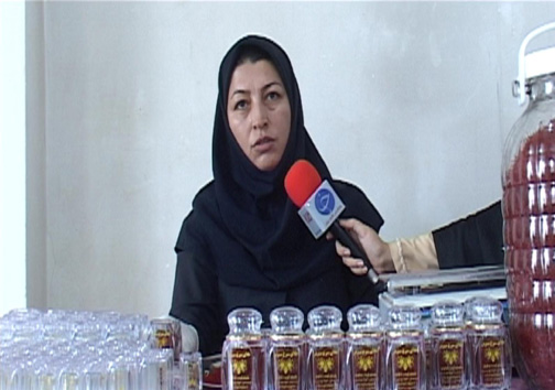 زنان کارآفرین در روستای سراب داراب / اشتعغال زایی برای ۶۰ نفر از بانوان روستا
