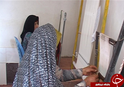 زنان کارآفرین در روستای سراب داراب / اشتعغال زایی برای ۶۰ نفر از بانوان روستا