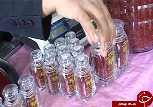 زنان کارآفرین در روستای سراب داراب / اشتعغال زایی برای ۶۰ نفر از بانوان روستا