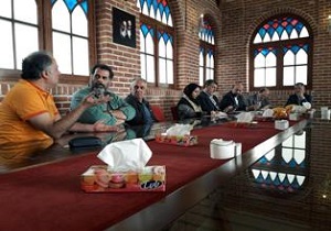 وزیر ارشاد و رئیس سازمان سینمایی پای درددل سینماگران نشستند