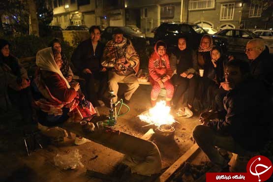 حاشیه های زلزله دیشب  در قاب تصویر از حضور عروس و داماد در خیابان های تهران تا کشیدن قلیان!+تصاویر