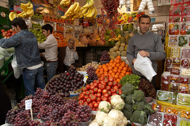 آخرین تحولات بازار میوه و صیفی/خرمالو و انار صدر نشین بازار