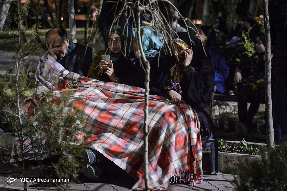 زلزله 5.2 ریشتری تهران را لرزاند/ 2 کشته و 97 مصدوم بعد از زمین لرزه/ ادارات تهران پنجشنبه تعطیل شد