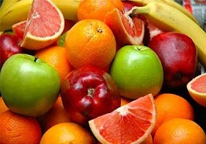 توزیع ۶ تن میوه بین مددجویان تحت پوشش کمیته امداد در میاندوآب