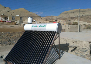 توزیع آبگرمکن خورشیدی در روستای پایلوت پروژه منارید خراسان شمالی