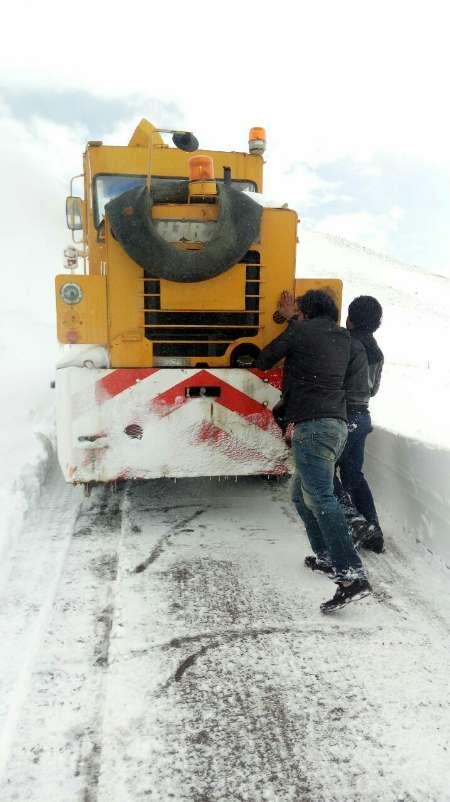 مسدود شدن راه 5 روستای چاراویماق دراثربارش برف