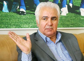 عضو هیئت مدیره استقلال: صادقی باید تخفیف دهد