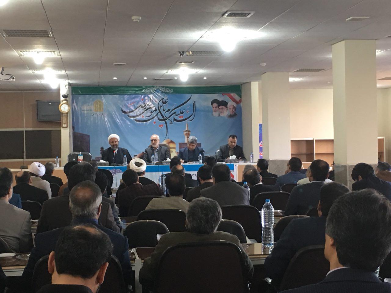 حل معضلات مشهد نیازمند کمک همه جانبه است