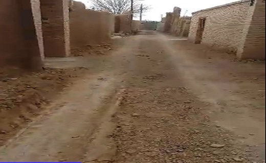 وضعیت نامناسب یکی از کوچه&zwnj;های روستای وشاره + فیلم