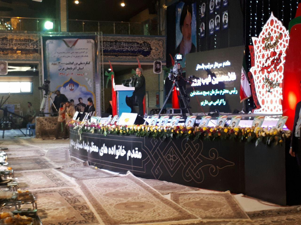 شکرانه رهروی از شهیدان، ولایتمداری است/۴ هزار روحانی شهید در کشور تقدیم انقلاب شده است