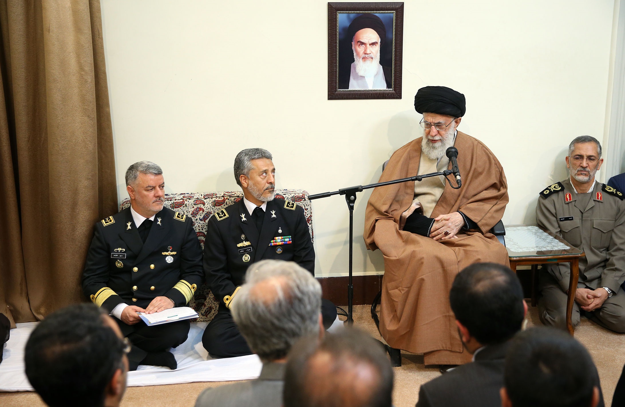 جمعی از فرماندهان نیروی دریایی ارتش با فرمانده کل قوا دیدار کردند